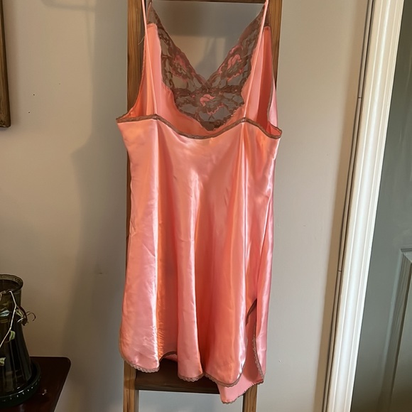 Vintage Val Mode Lingerie Satin Slip | Size Medium | Satin Intimates | Pink Slip - Picture 4 of 6